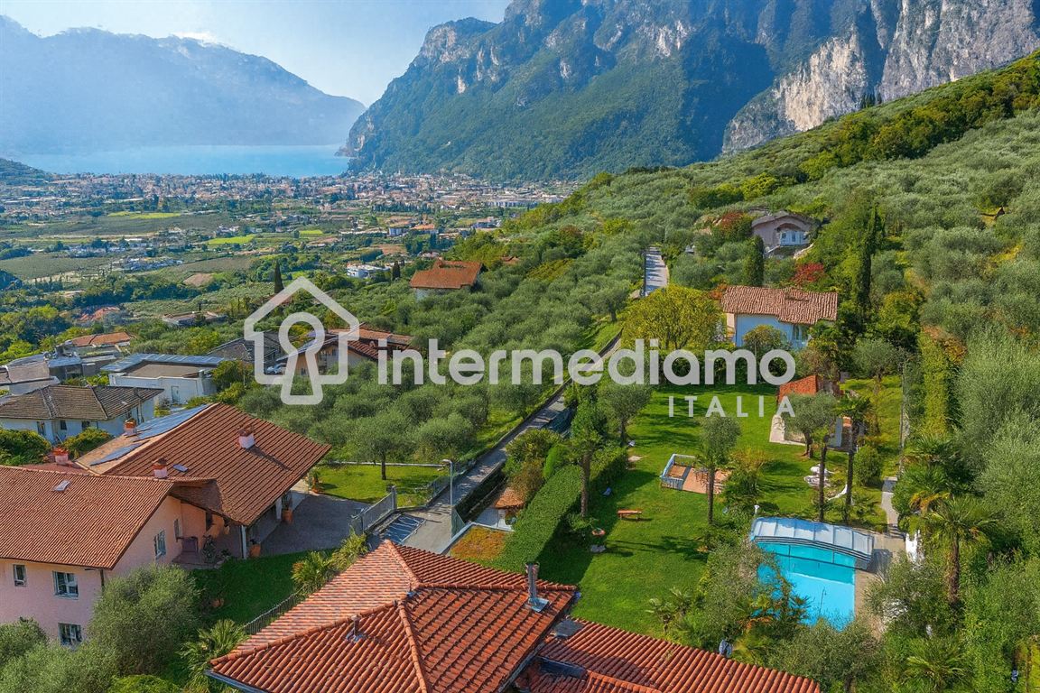 VIVI L'ECCELLENZA: VILLA ESCLUSIVA CON PISCINA